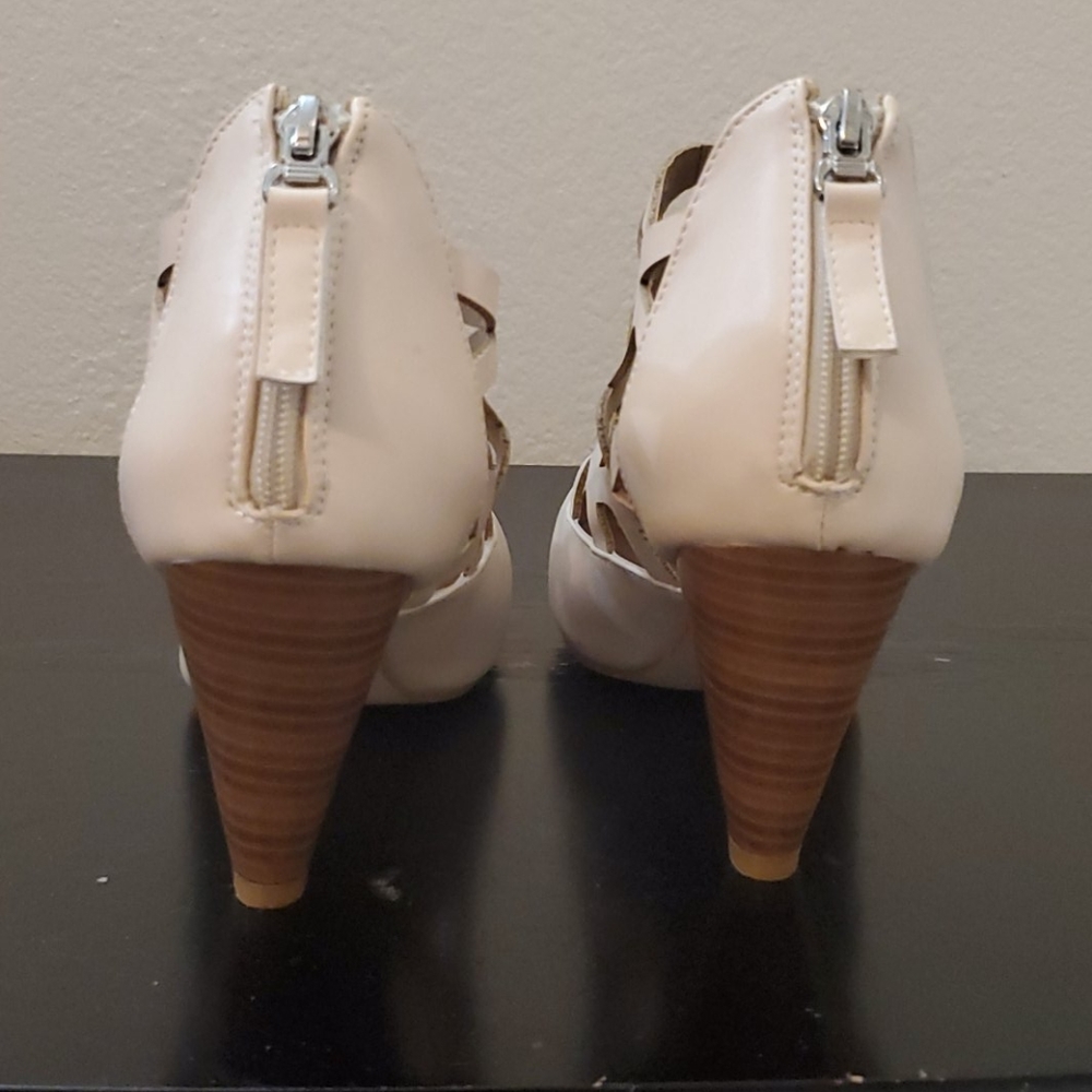 Heels - Picture 4 of 5